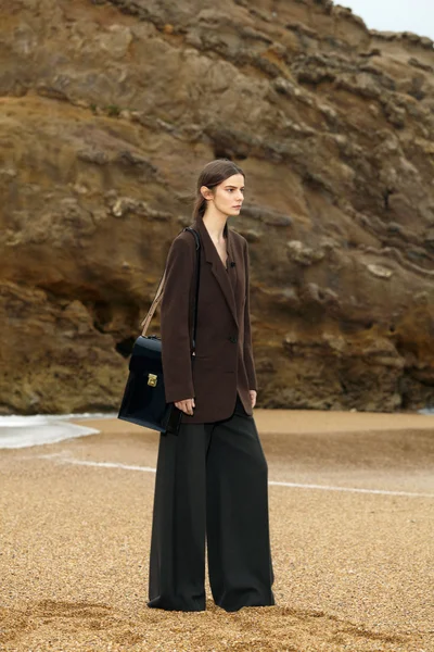 Look 3